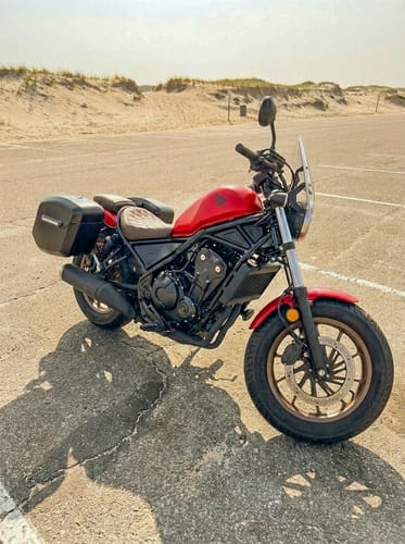 Customer photo review of 24L - Ironclad Quick-Mount Medium Honda Rebel 500 Painted Hard Saddlebags
