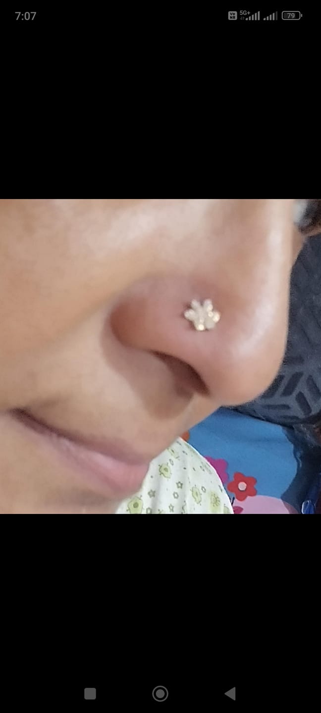 Customer photo review of Sunflower Radiance Screw Nose Pin