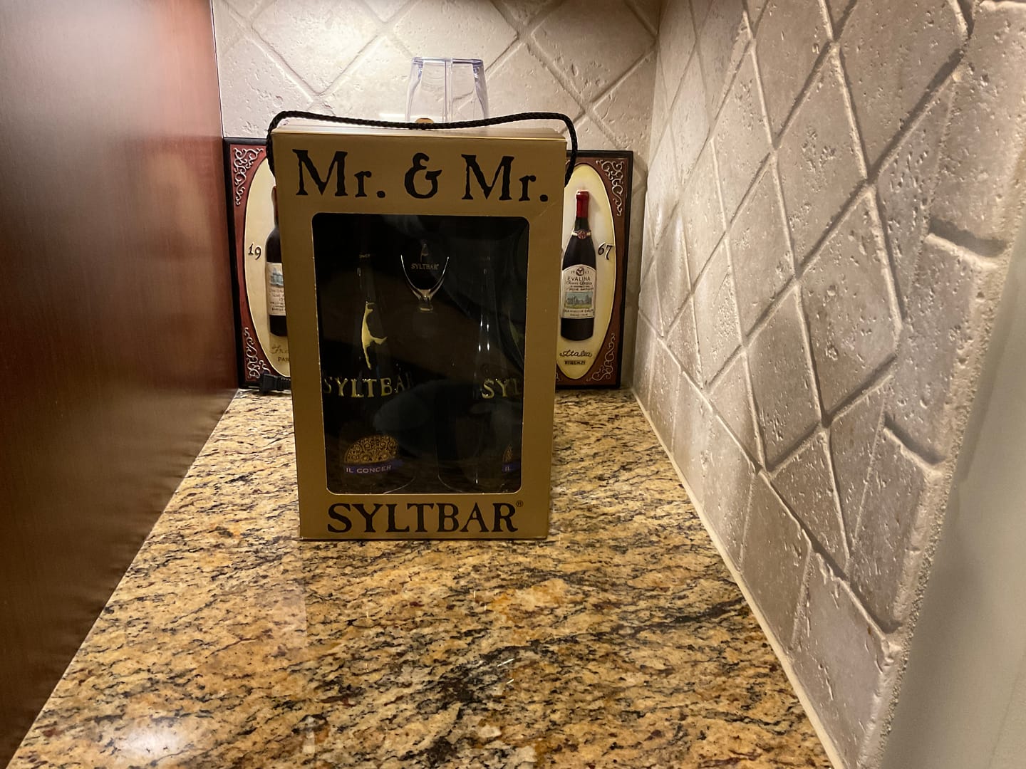 Customer photo review of Mr & Mr Gift Set