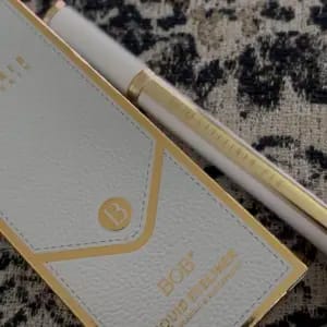 Customer photo review of Delineador à Prova D'Água Com Ponta Grossa Para Olhos Definidos