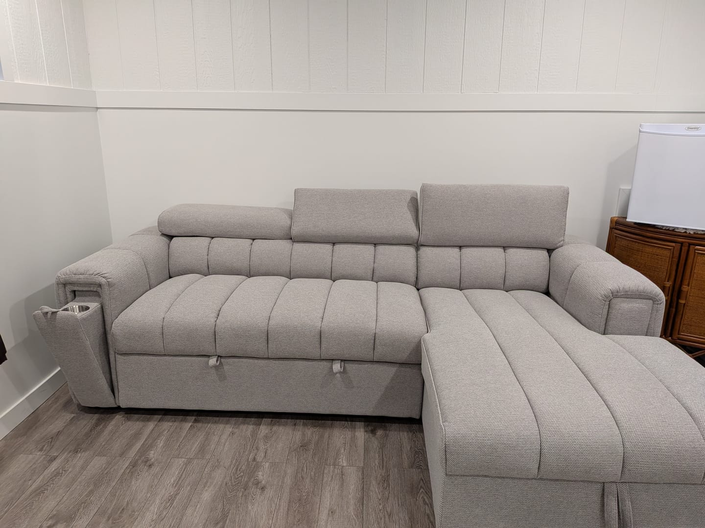 Customer photo review of VICTOR - Sofa lit 99" avec rangement gris clair