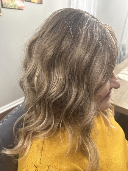 Customer photo review of Seamless Wavy Hair Topper for Women – Natural Hairline & Crown Volume