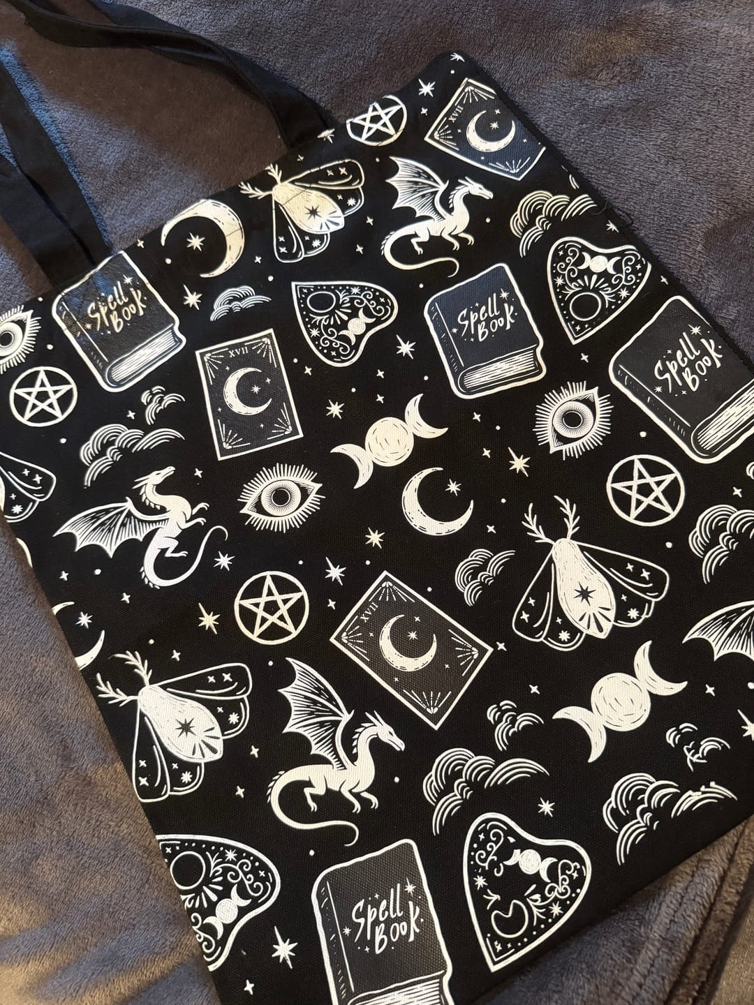 Customer photo review of Mystische Symbole Stoffbeutel mit Mond & Motten