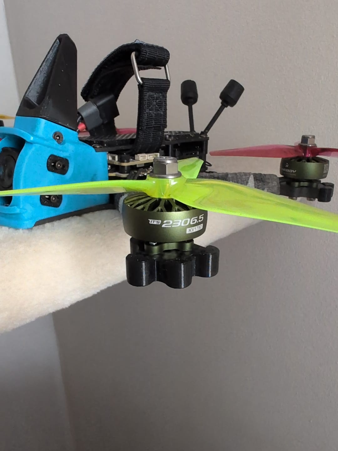 Customer photo review of it's 2306.5 1750KV Motor