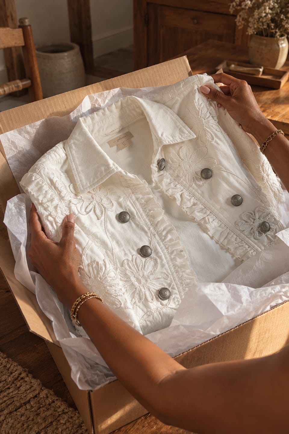 Customer photo review of Chaqueta Bordada Marfil con Volantes