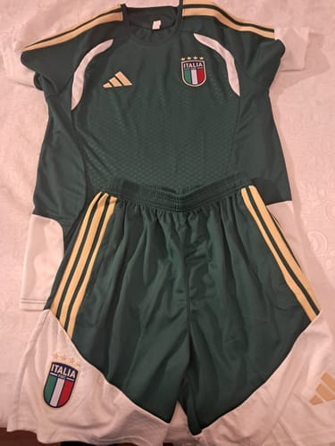 Customer photo review of Maglia e Pantaloncini Allenamento Italia 26/27