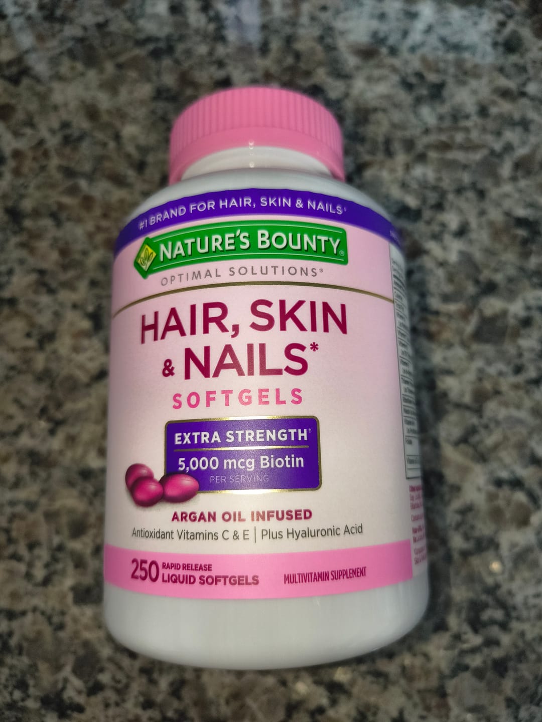 Customer photo review of Nature's Bounty Cabelo, Pele e Unhas Força Extra com Biotina 5.000 mcg – 250 Softgels