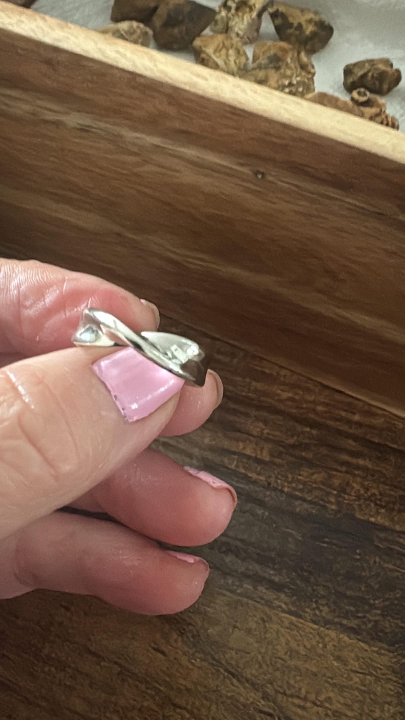 Customer photo review of Mobius Infinity Ring