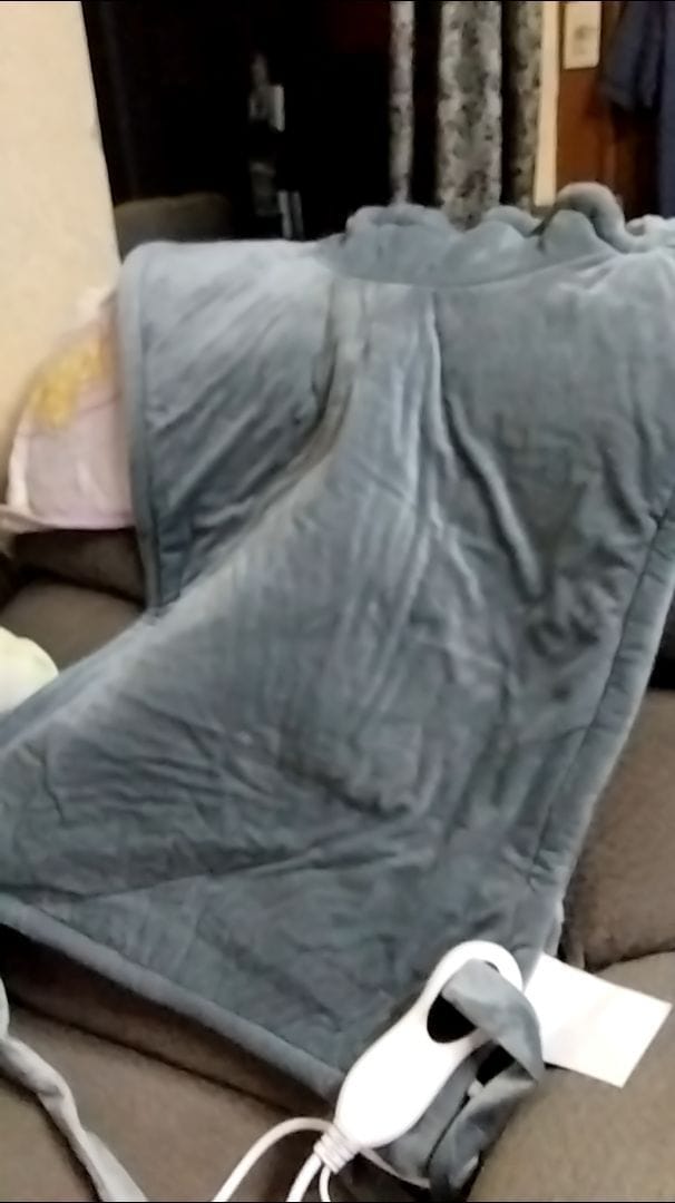 Customer photo review of Heated Shoulder and Neck Wrap
