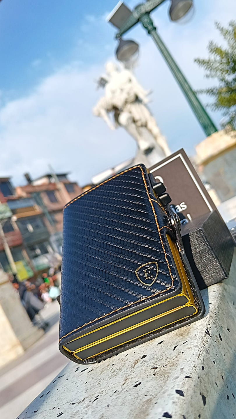 Customer photo review of E - DOUBLE CARBON FIBER GOLD
