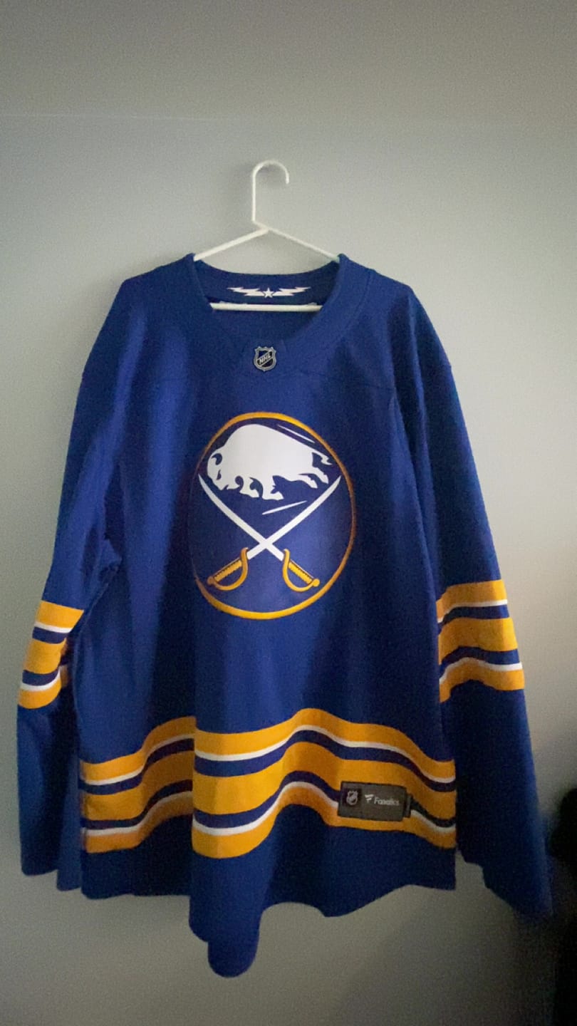 Customer photo review of Buffalo Sabres Mens Breakaway Jersey Licensed (Vintage)