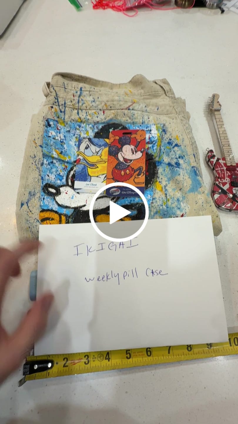 Customer video review of Weekly Case