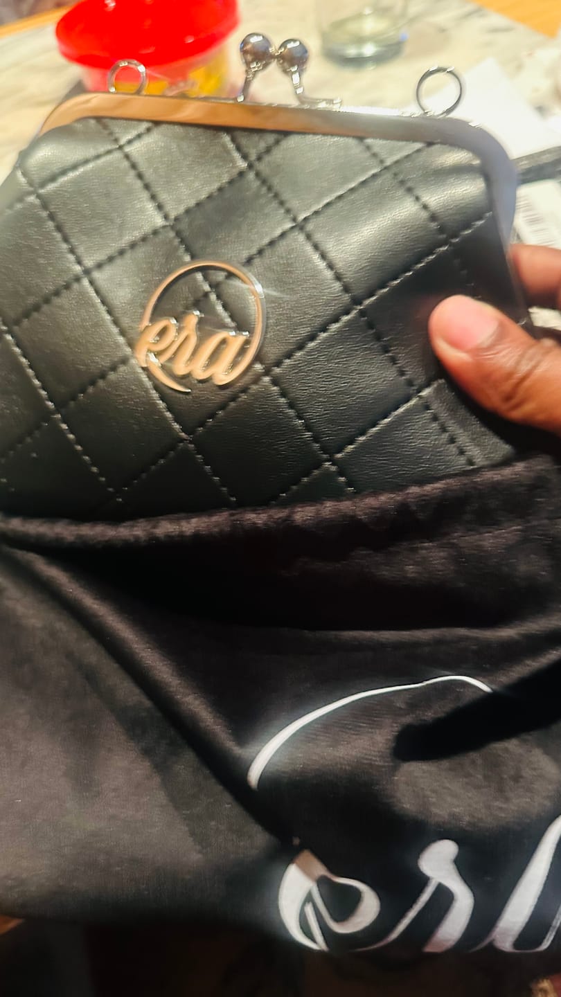 Customer photo review of ERA Mini Kisslock Chain Bag – Black