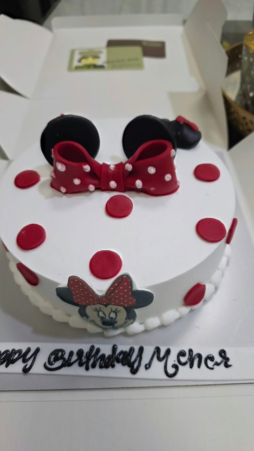 Customer photo review of Minnie Bow Dot Cake