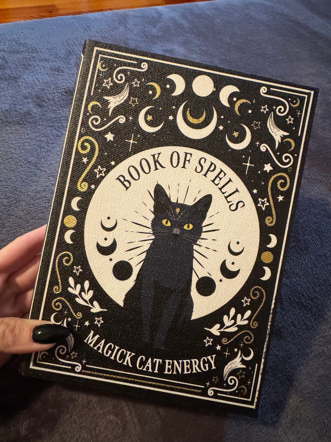 Customer photo review of Schwarze Katze Buch Aufbewahrungsbox – Book of Spells Buchbox