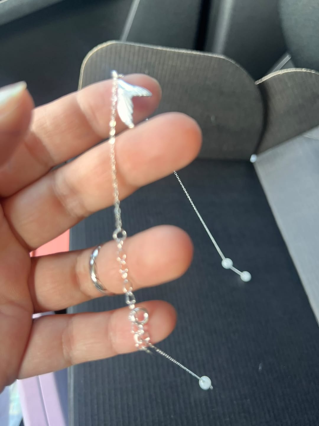 Customer photo review of Collar Cola de Ballena Esferas