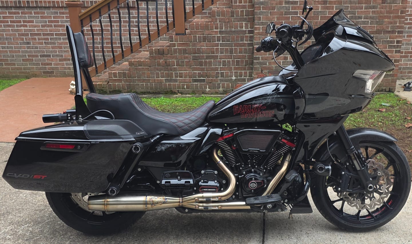 Customer photo review of Intimidator Exhaust  |  2017-2026 Harley M8 Bagger / Touring / CVO Models