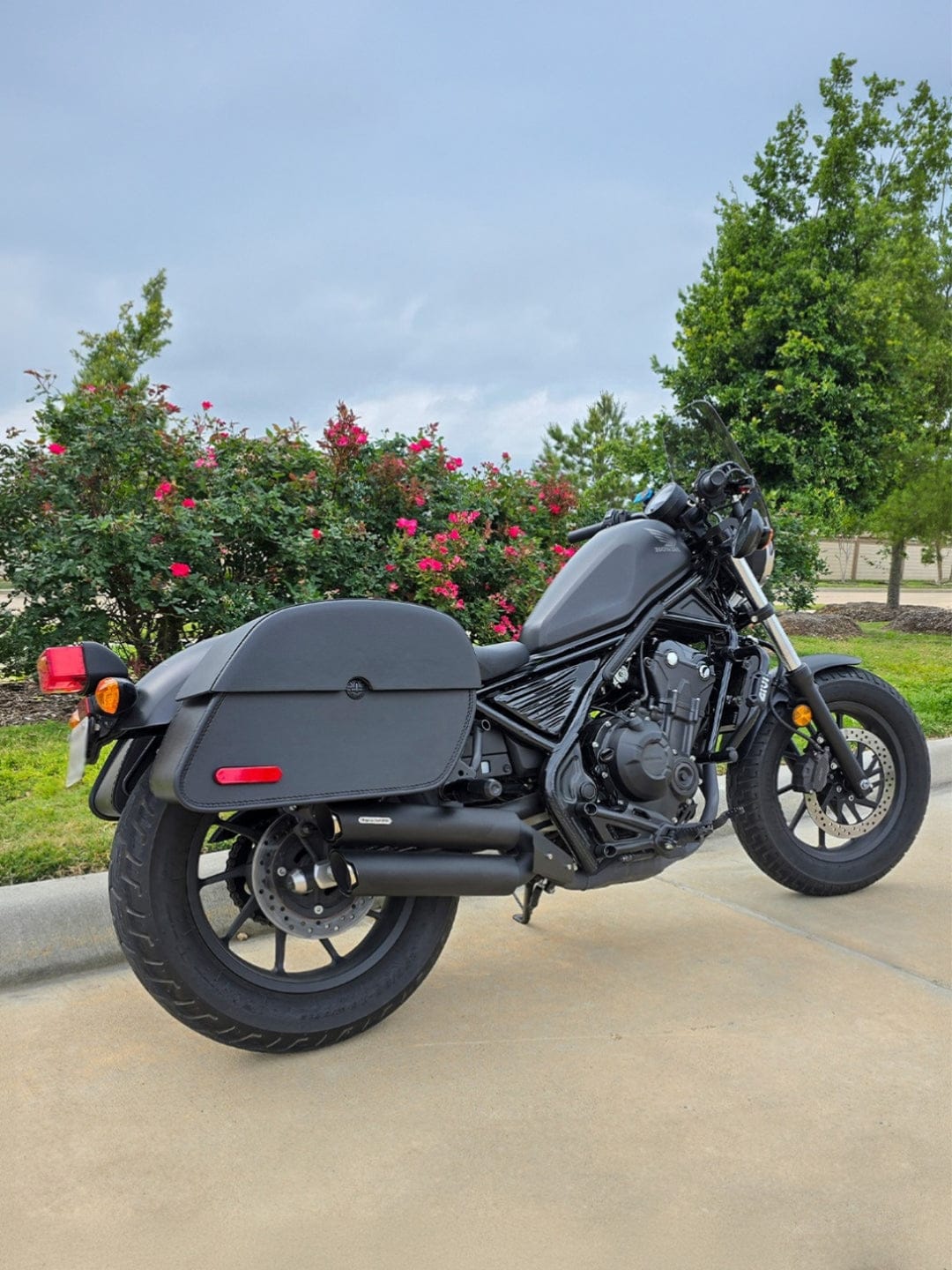 Customer photo review of 28L - Panzer Medium Quick Mount Honda Rebel 500 Leather Saddlebags