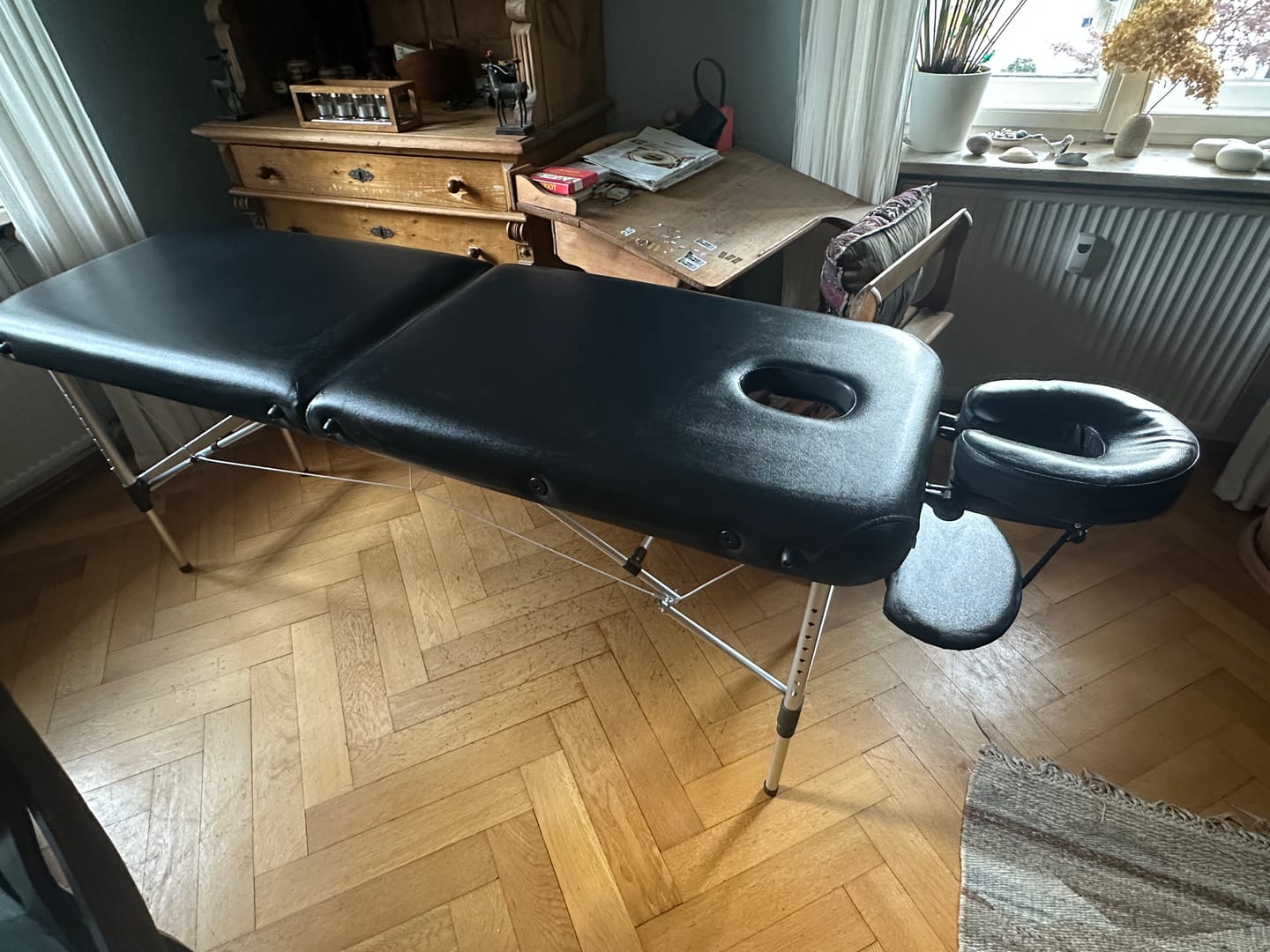 Customer photo review of Massageliege Klappbar Nadia | Kosmetikliege Tattooliege | Schwarz 60 cm