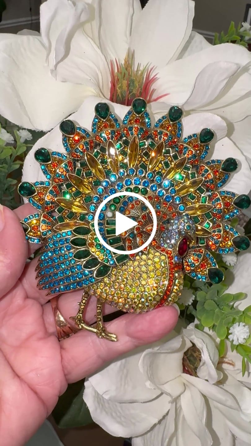 Customer video review of HEIDI DAUS® "Tiny Turkey" Crystal Turkey Brooch