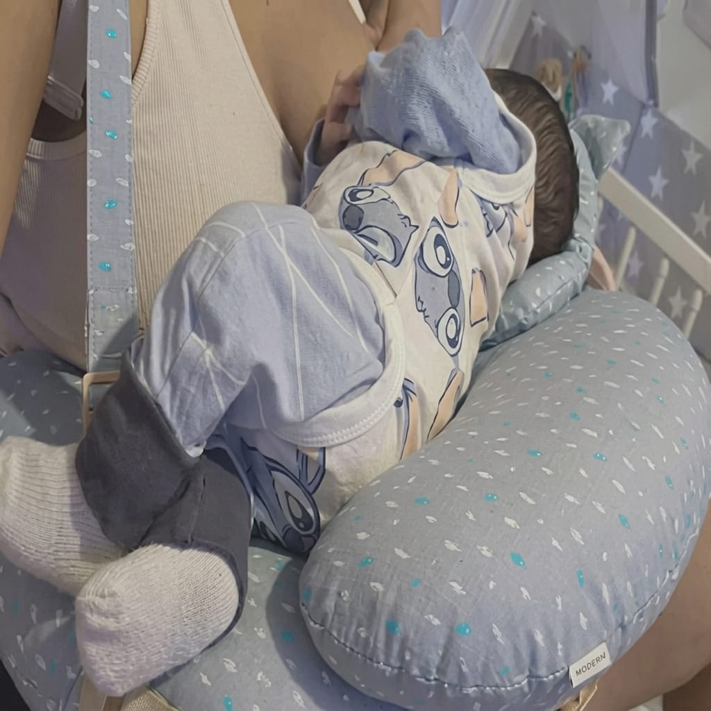 Customer photo review of CozyWrap™ – Cojín de lactancia y descanso para bebé