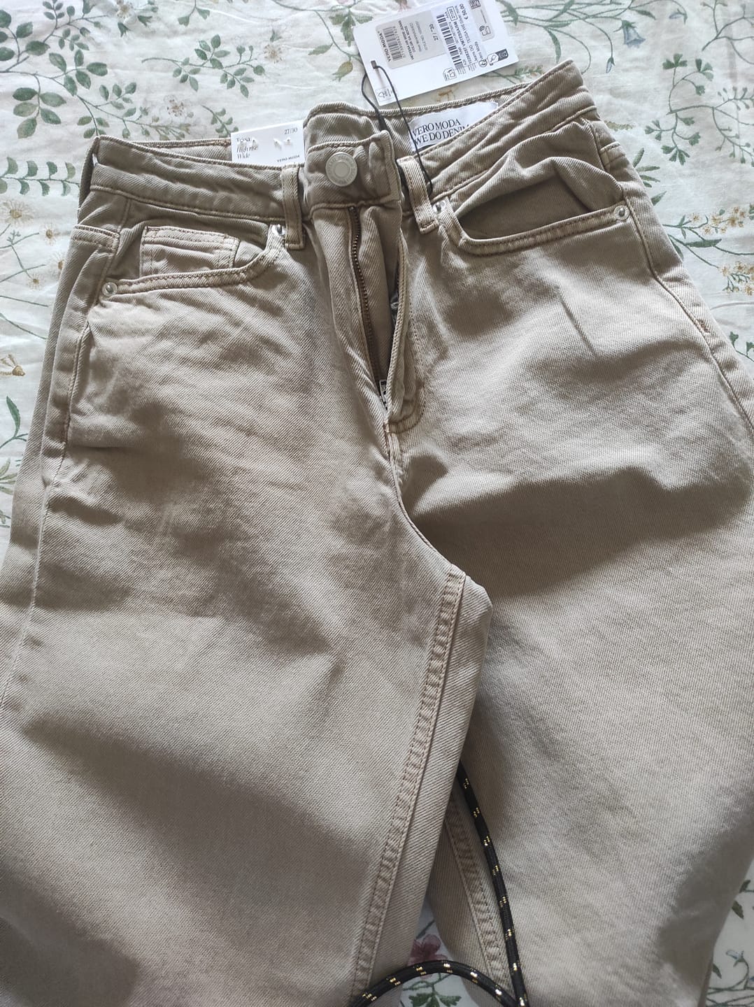 Customer photo review of JEANS TESSA WIDE BEIGE