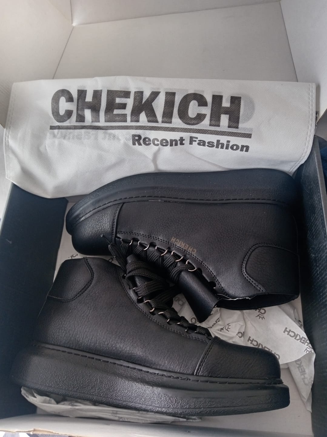Customer photo review of ROMA All Black