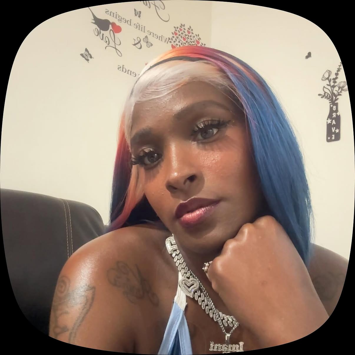 Customer photo review of Outre Color Bomb L Part Swiss Lace Front Wig - Kiely