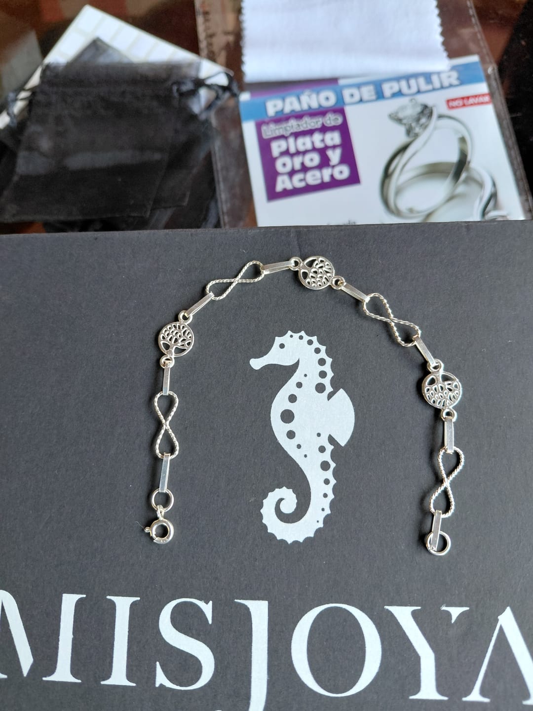 Customer photo review of Pulsera Árbol de la Vida Infinitos Entorchados