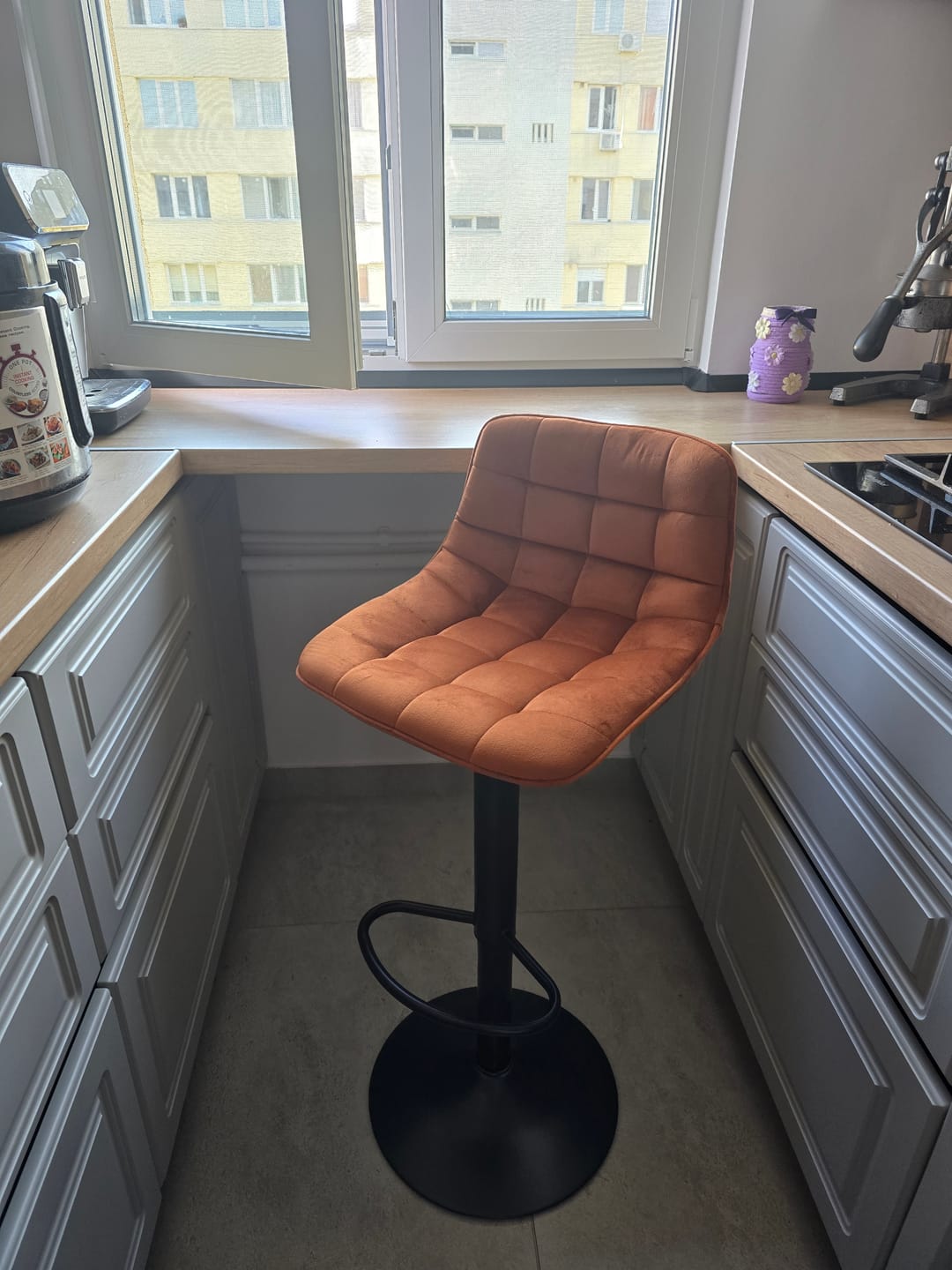 Customer photo review of Scaun bar inalt H95, scortisoara - Bluvel 4215/negru, stofa catifelata/metal, 43x44x84/106 cm