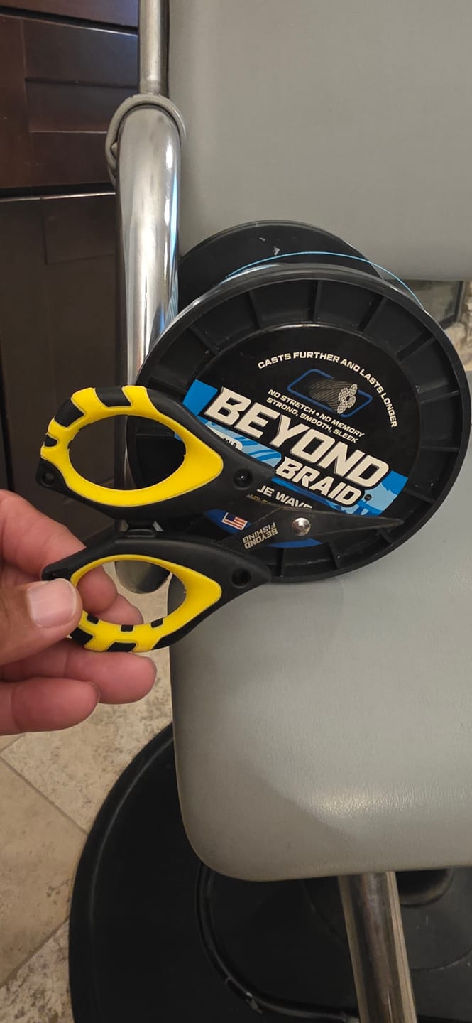Customer photo review of Mini Scissors for Cutting Braided Fishing Line