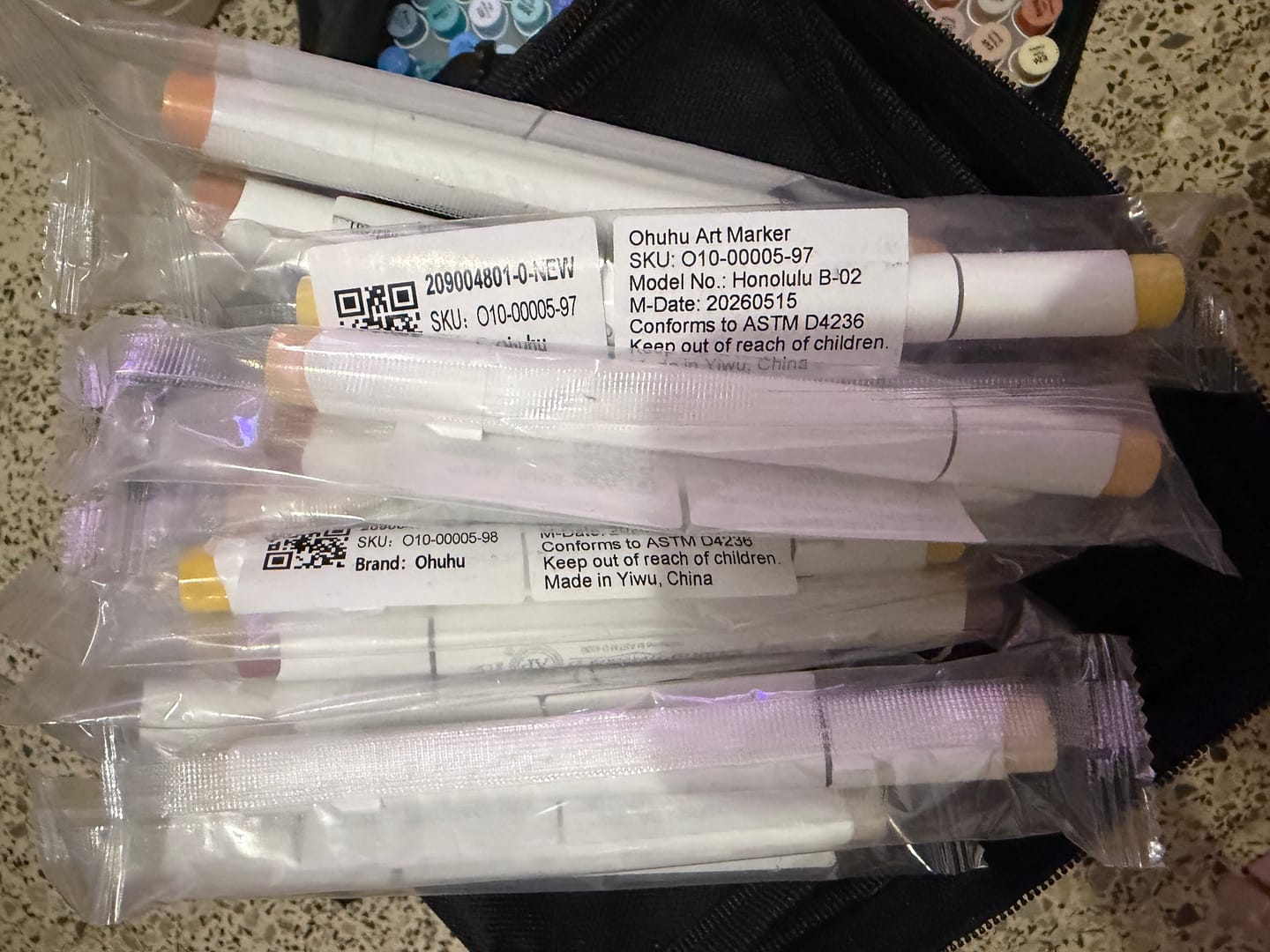 Customer photo review of Ohuhu Honolulu B YG100 / E111 Individual Marker, Brush & Fine