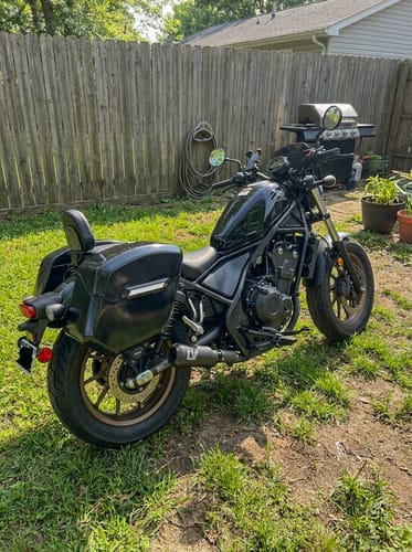 Customer photo review of 24L - Ironclad Quick-Mount Medium Honda Rebel 500 Painted Hard Saddlebags