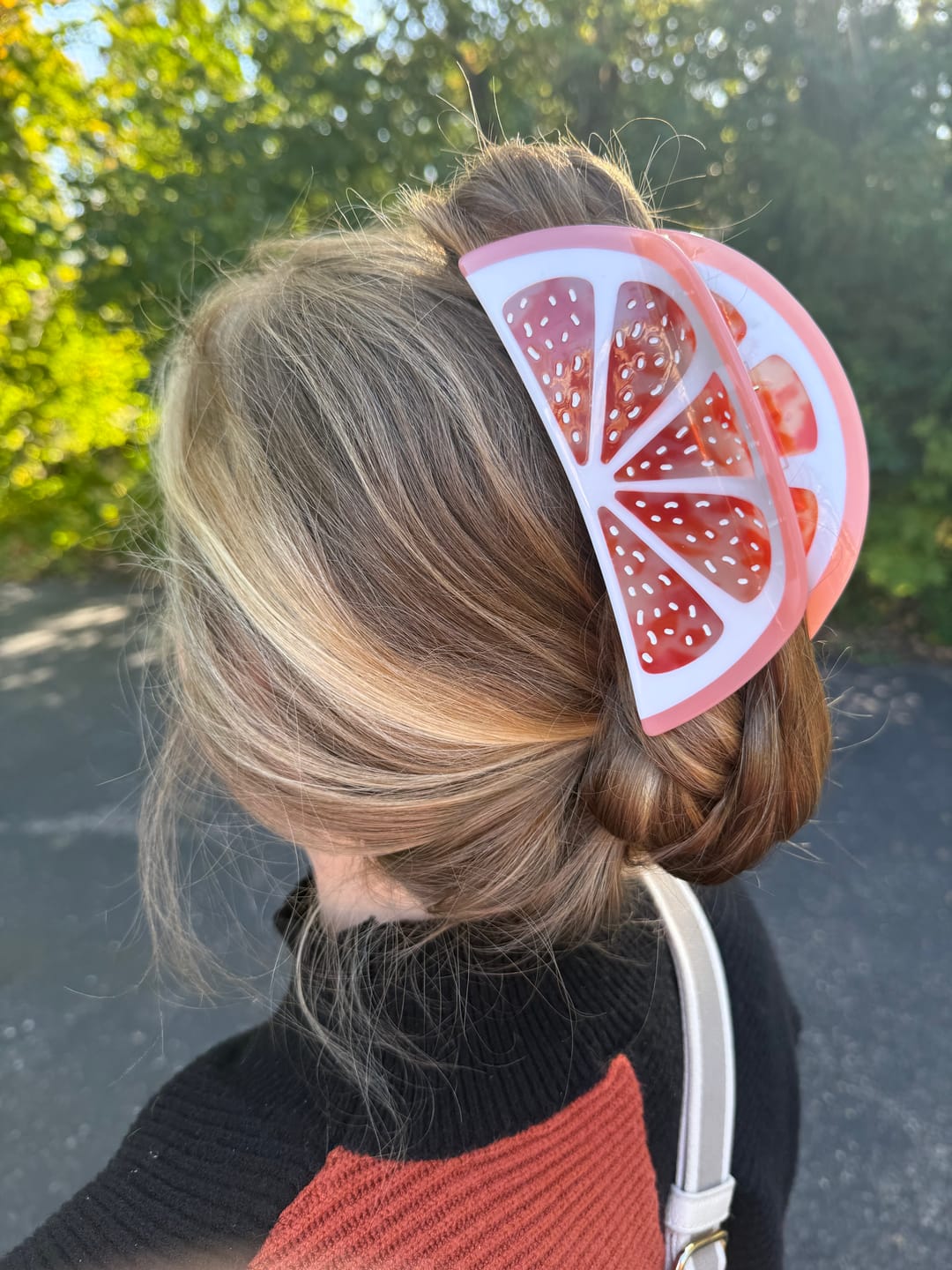 Customer photo review of XL Grapefruit Slice Hair Claw Clip