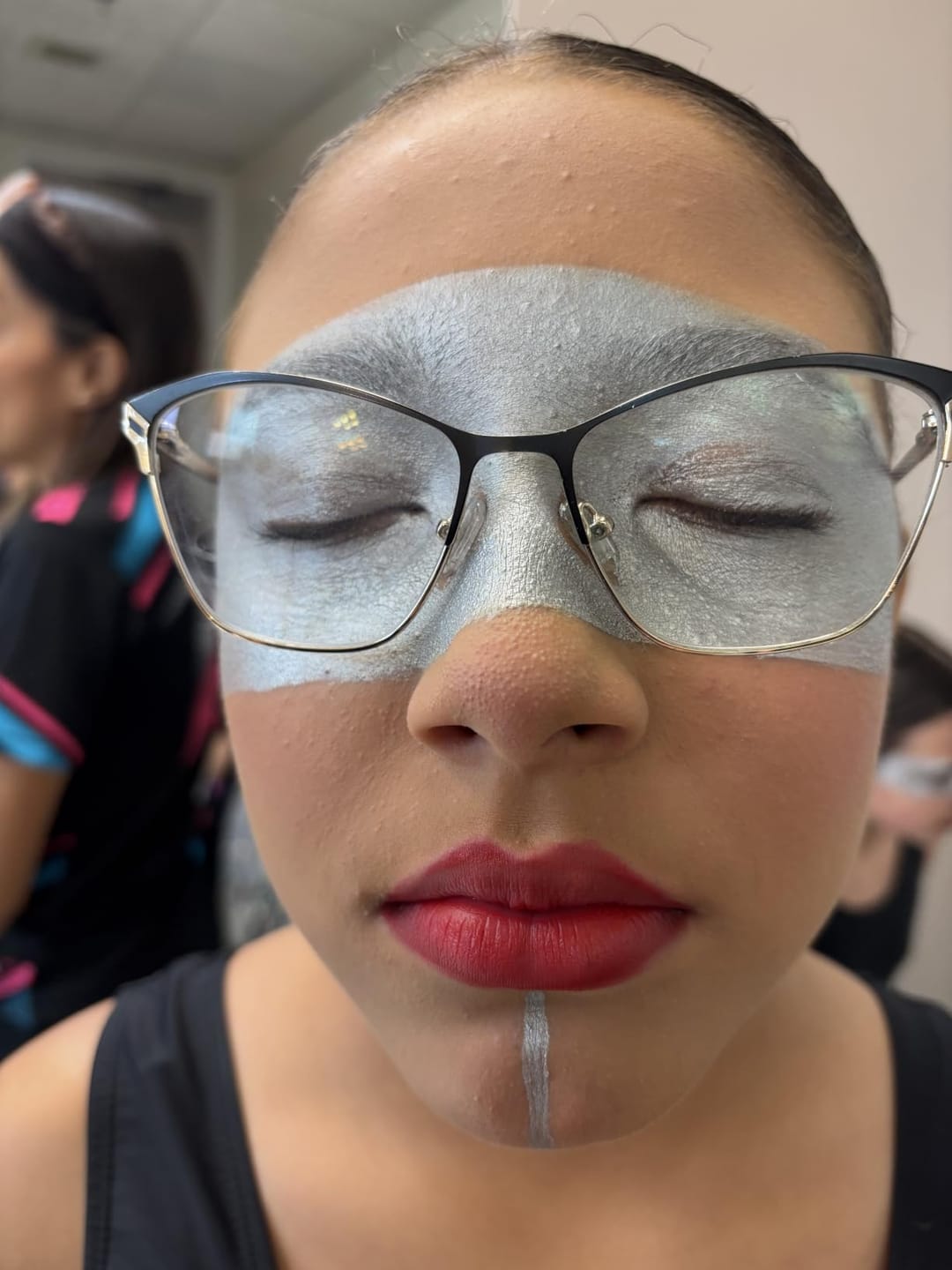 Customer photo review of Blue Squid Professional Water-Based Face & Body Paint Single Cake – Classic, Pastel & Split Cake Colors, Water Activated, Washable Face Paint for Kids & Adults, Halloween Makeup, Cosplay – 30g