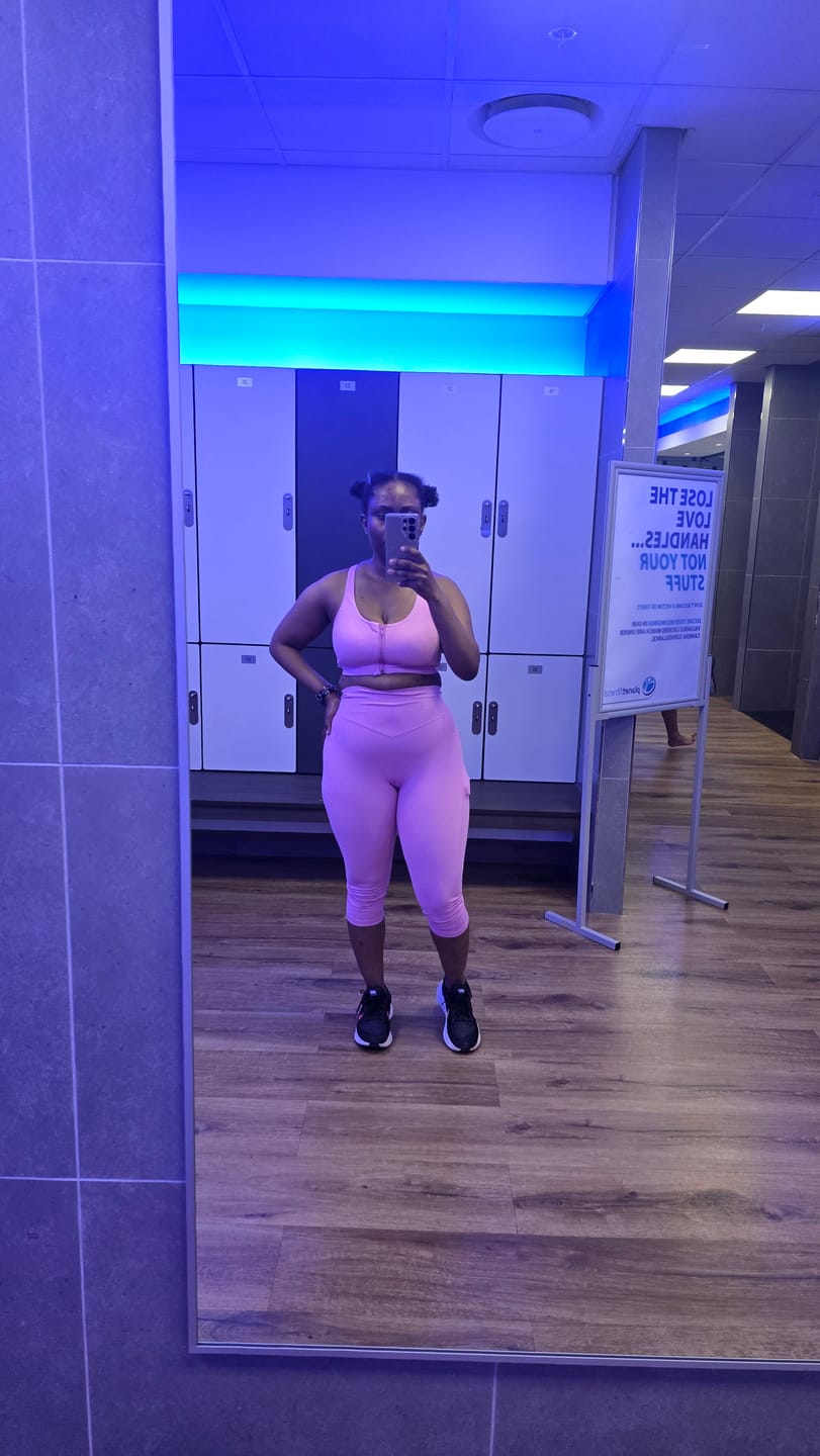 Customer photo review of Active T-Shirt & 7/8 Butt-Lifting Leggings Set