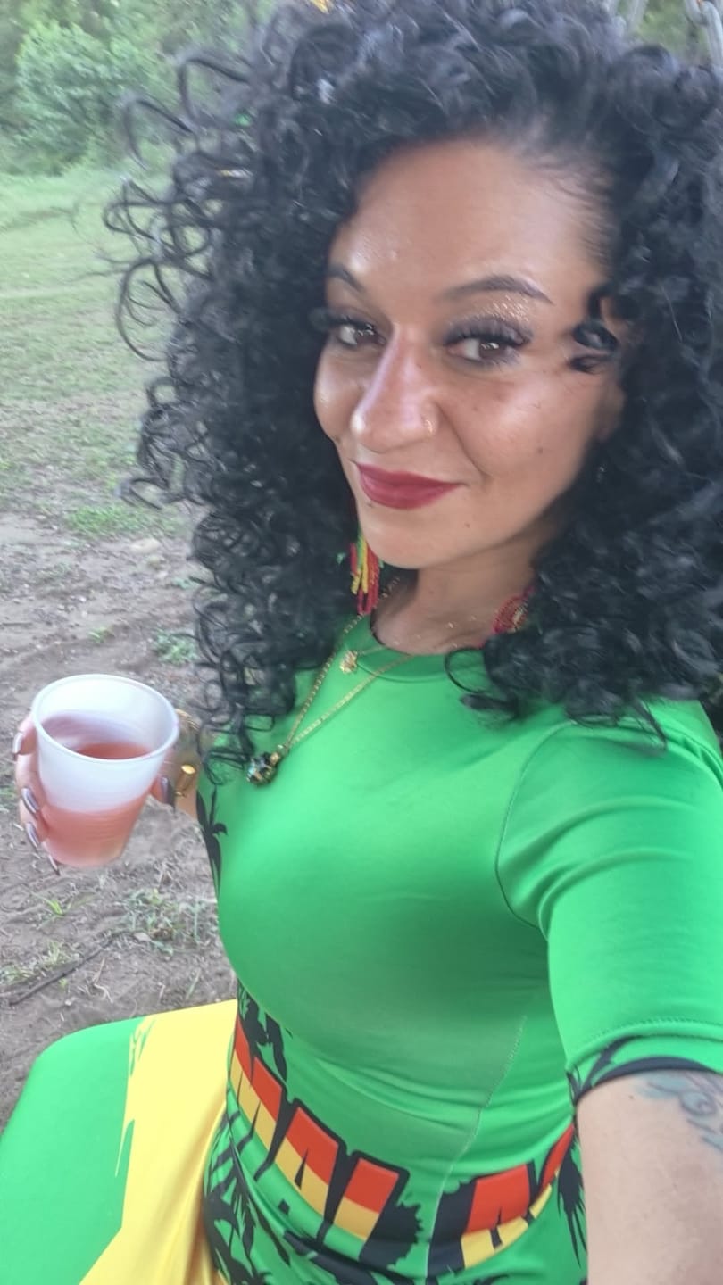 Customer photo review of Outre Quick Weave Half Wig - LEXINGTON