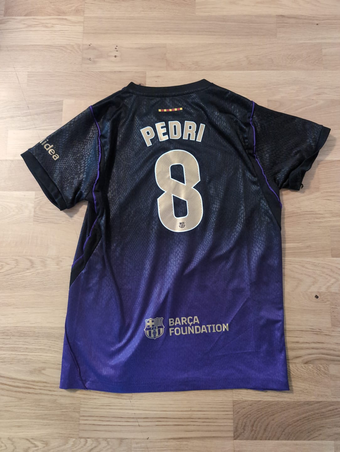 Customer photo review of Pedri #8 Barcelona 2027 New Season Away Kids Jersey Trikot Maillot Soccer Shirt