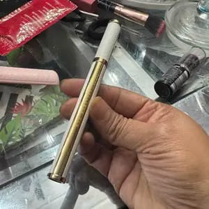 Customer photo review of Delineador à Prova D'Água Com Ponta Grossa Para Olhos Definidos