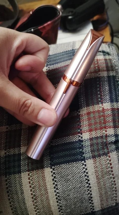 Customer photo review of 2 in 1 Facial & Eyebrow Hair Trimmer