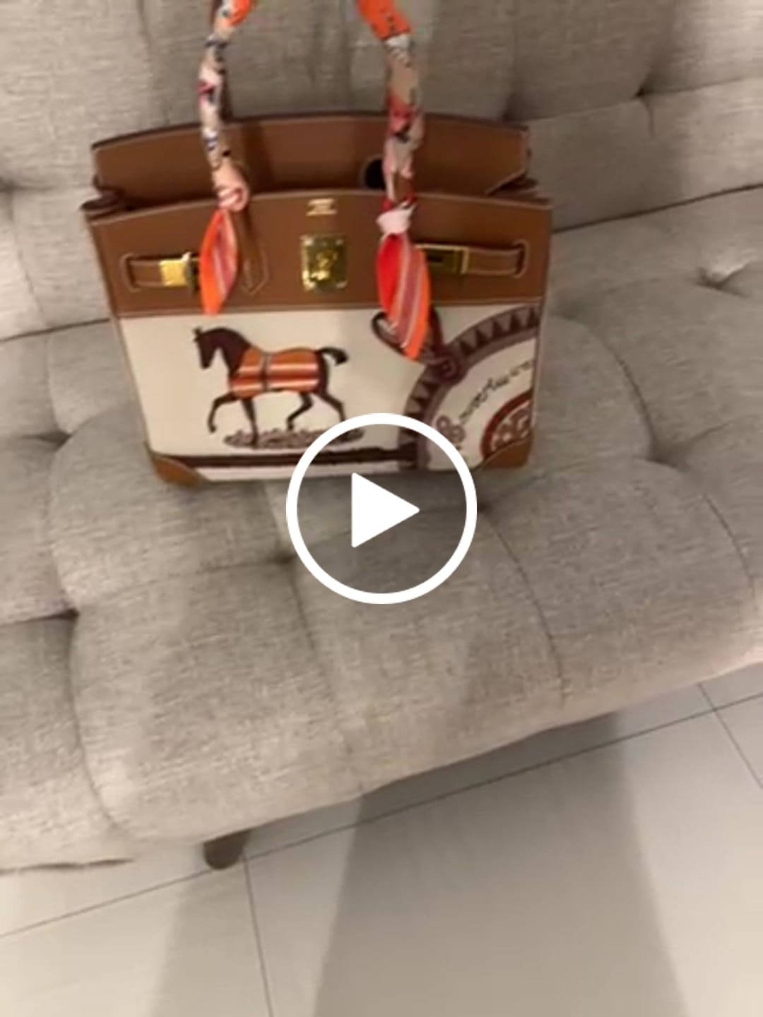 Customer video review of HM Birkin 30cm Golden Brown Swift Cowhide With Horse Totem Beige Canvas Fabric Ghw 249975