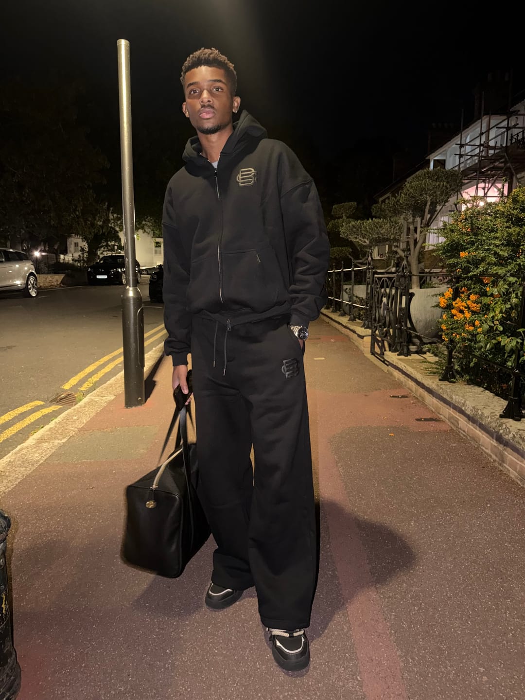 Customer photo review of V3 Club Basics Zip Hoodie - Matte black