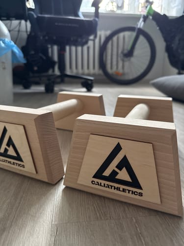Customer photo review of Wooden Parallettes MEDIUM