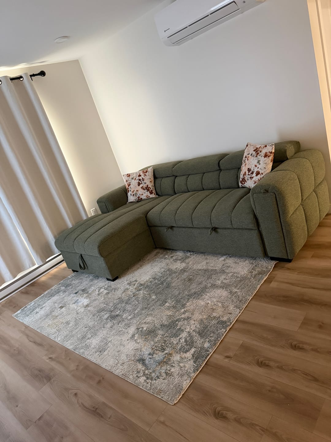 Customer photo review of VICTOR - Sofa lit 99" avec rangement vert
