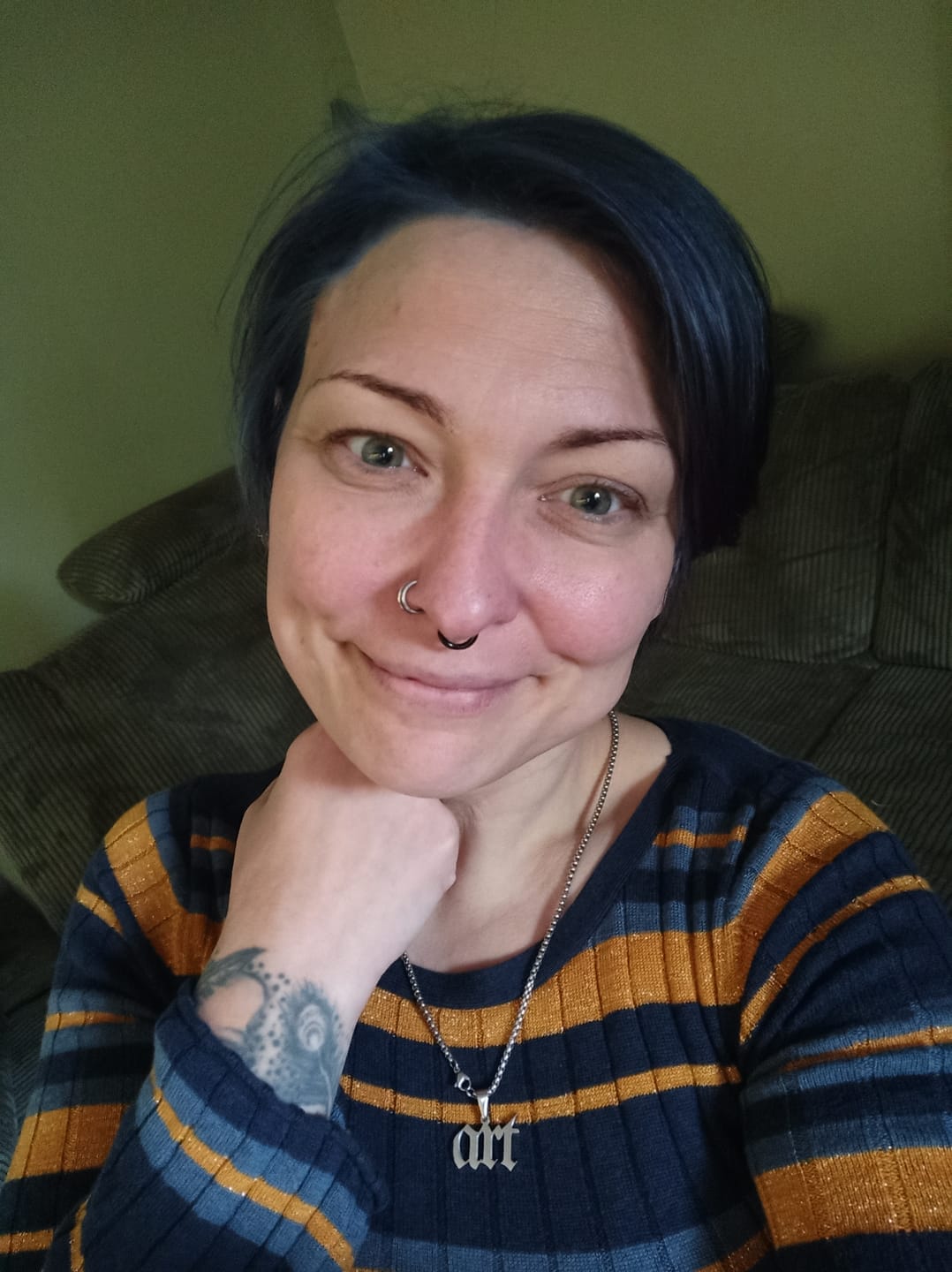 Customer photo review of Mattie Royal Navy - Vegan Semi-Permanent Direct Dye Hair Color Cream 210 ml