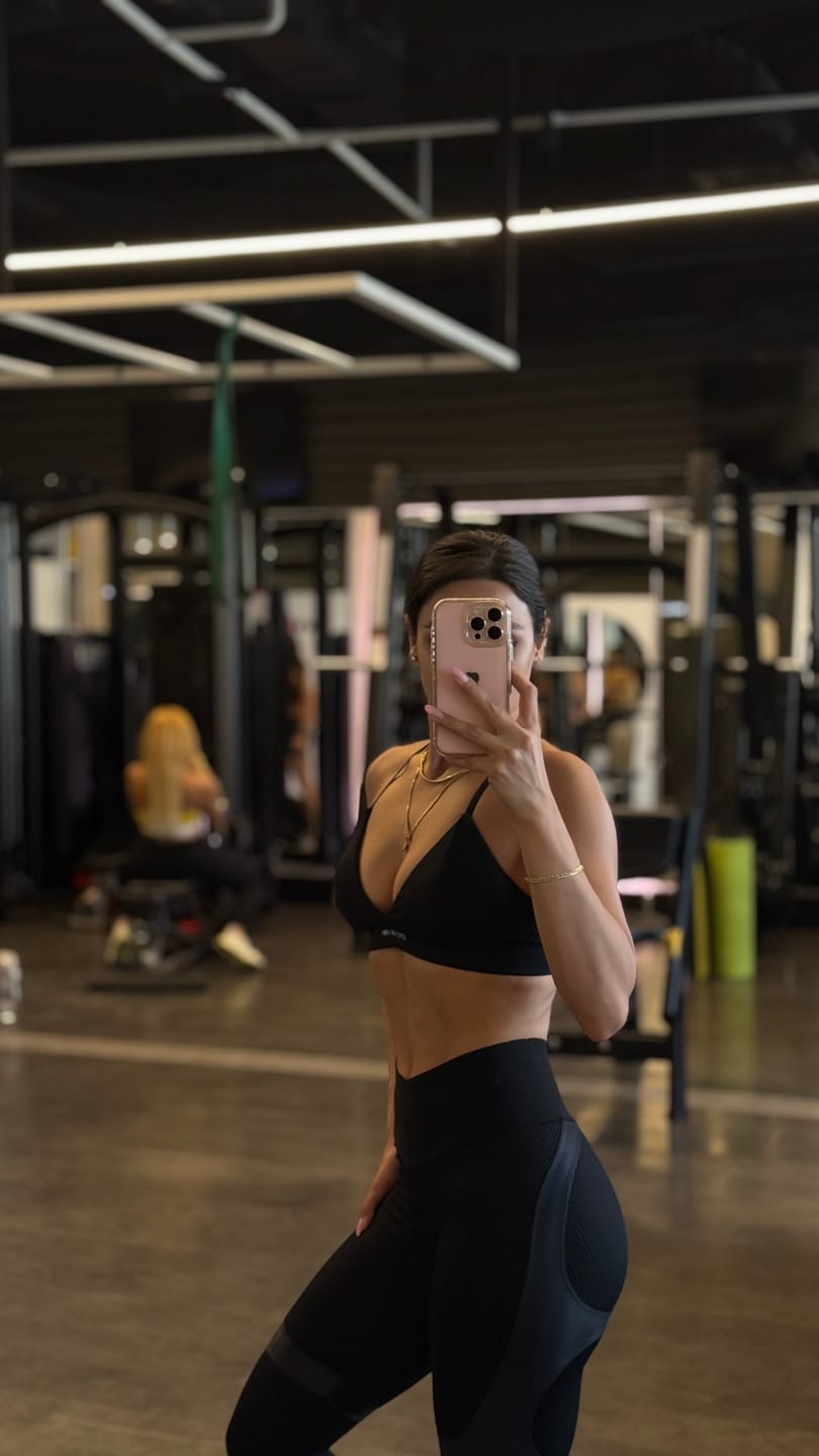 Customer photo review of Sports Bras Charm Top Black