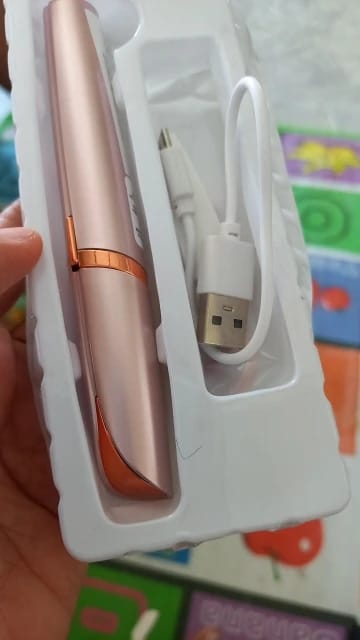 Customer photo review of 2 in 1 Facial & Eyebrow Hair Trimmer