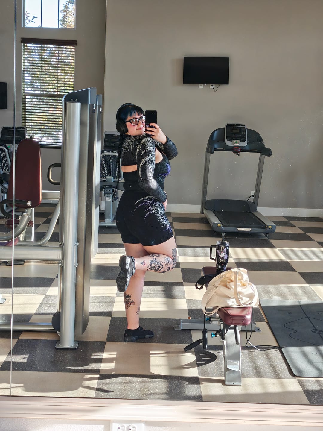 Customer photo review of Women's Void Tech™ Death Crawler Seamless Shorts [DUSK]