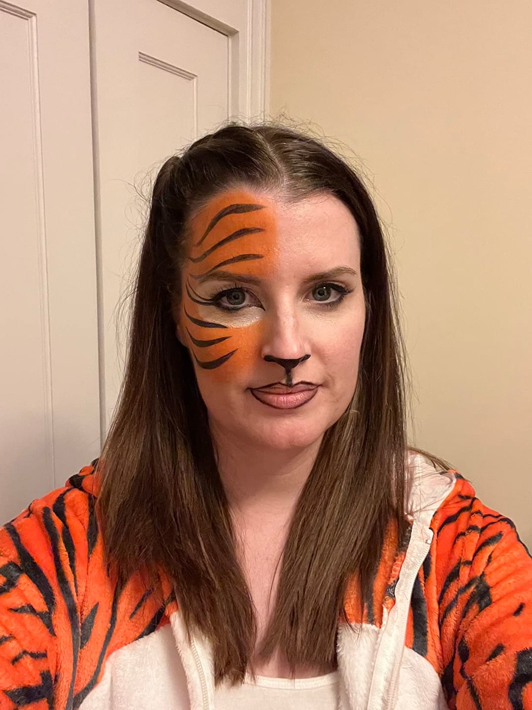 Customer photo review of Blue Squid Face Paint Stick - Water based Body Paint for Adults & Kids - Vegan Hypoallergenic Twist-Up Non-Toxic Makeup Stick for Cosplay, & SFX