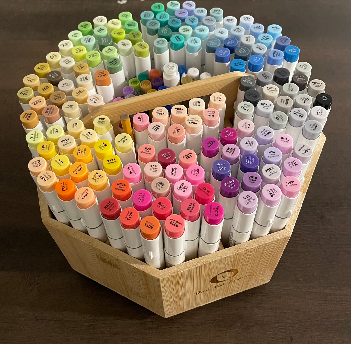 Customer photo review of Ohuhu 360° Bamboo Rotating Marker Organizer